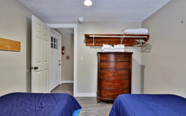 photo 2 of The Killington Bigelow Chalet: Large Ski Home. 8 Br/4.5 Ba/16 People. Hot Tub. Shuttle. Game Room. 8 Bedroom Home