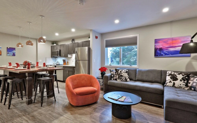 photo 2 of The Killington Style Suite: Modern, Central Condo, 2RM #222