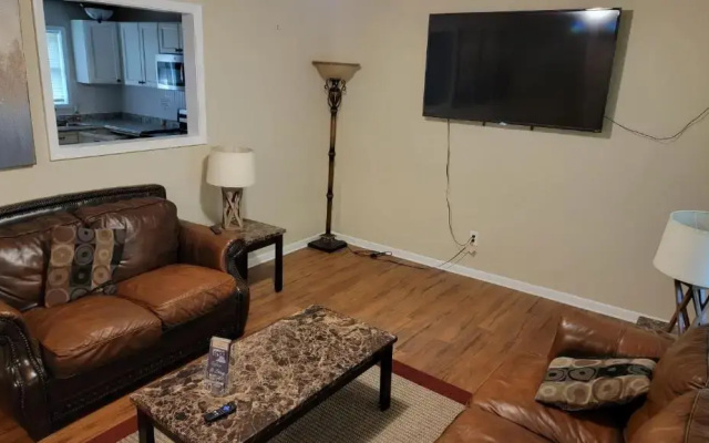 photo 3 of The King Suites - Netflix, Disney, Amzn Video -near ATL Hartsfield Jackson Airport