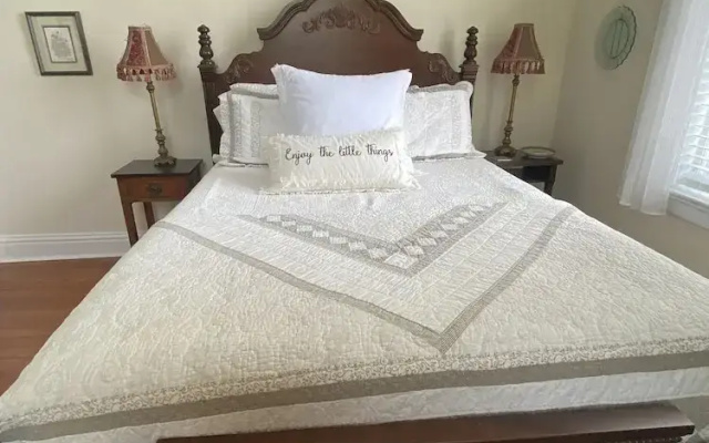 photo 4 of The King's Daughters Bed and Breakfast