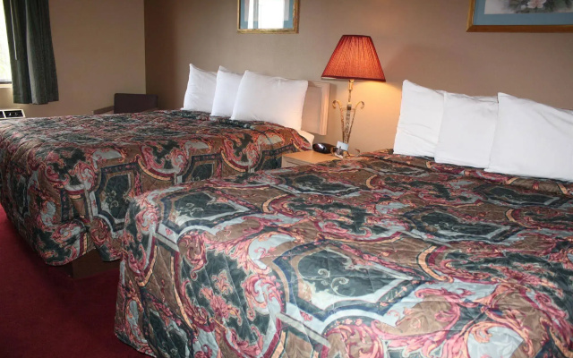 photo 2 of The King's Quarters