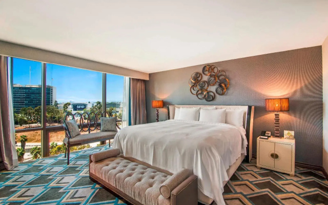 photo 3 of The La Hotel Downtown