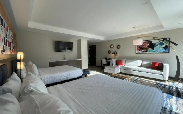 photo 5 of The Landing Hotel at Rivers Casino
