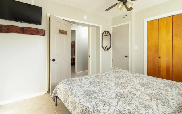 photo 4 of The Lazy A Rr7221 3 Bedroom Home by RedAwning