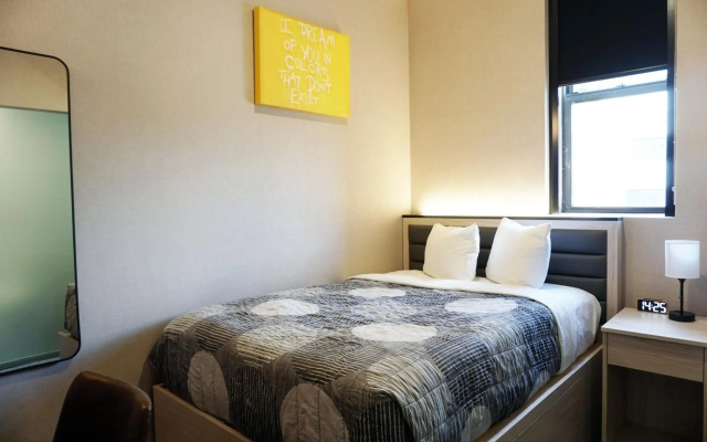 photo 4 of Leon Hotel LES