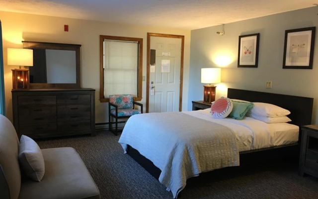 photo 4 of The Lighthouse Inn & Suites