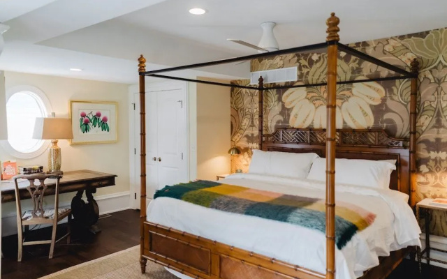 photo 4 of The Lilley Mansion Bed & Breakfast