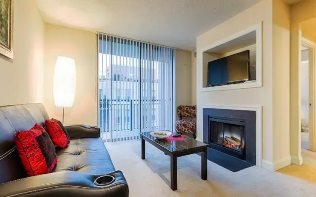 photo 3 of The Lincoln Apartment
