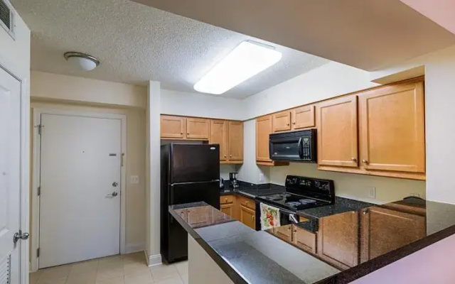 photo 5 of The Lincoln Apartment