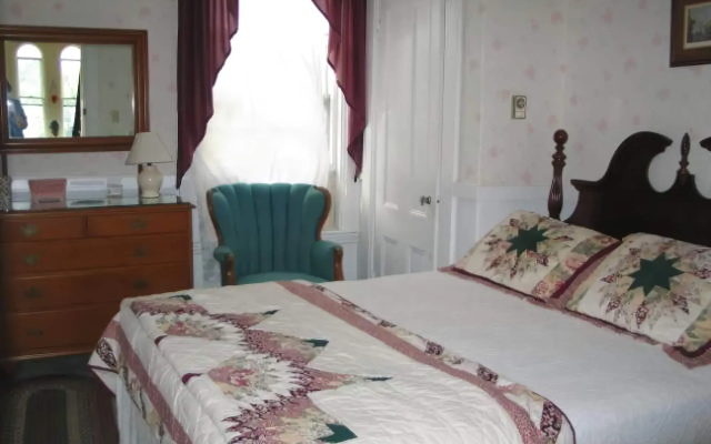 photo 2 of The Linden Tree Inn