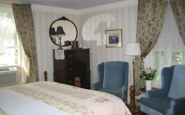photo 3 of The Linden Tree Inn