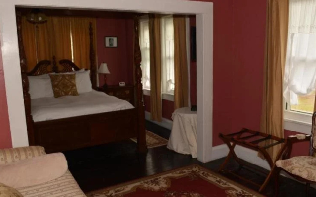 photo 2 of The Londoner Bed & Breakfast