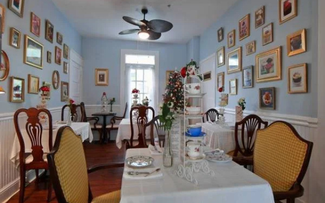 photo 5 of The Londoner Bed & Breakfast
