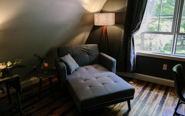 photo 2 of The Old Catskill Game Farm Inn