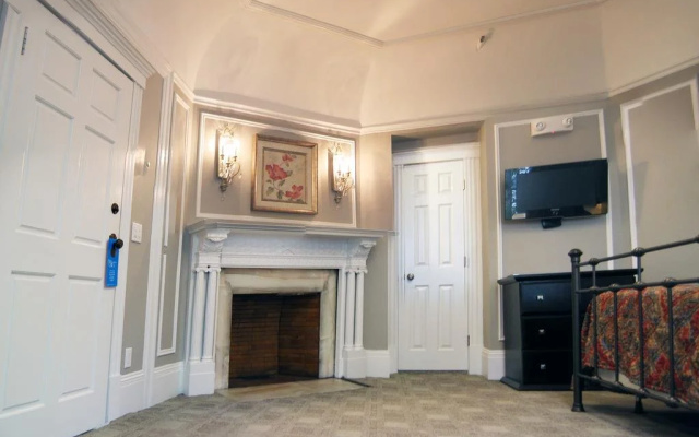 photo 2 of Longwood Inn