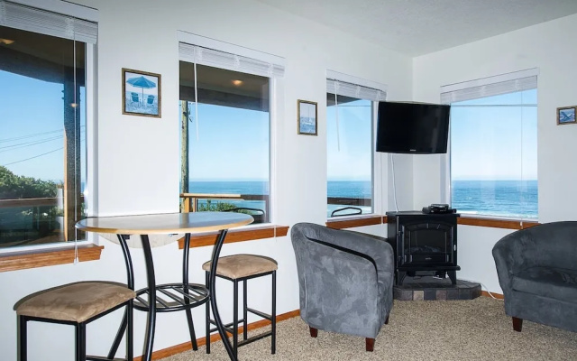 photo 2 of The Lookout 2 Bedroom Home