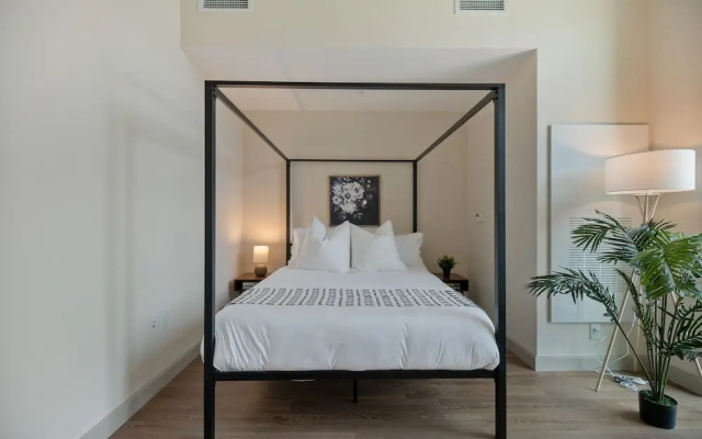 photo 5 of The Luxe Suites at University City