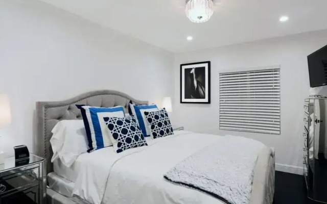 photo 2 of The Luxurious West Hollywood Casa