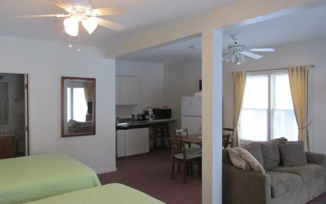 photo 4 of The Lynwood Inn