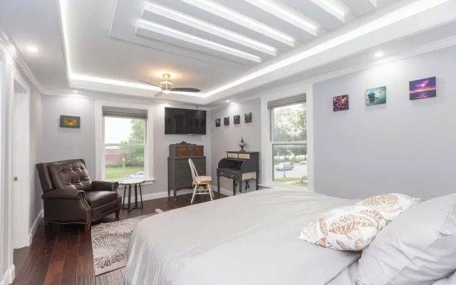 photo 5 of 4 BDR Lake Geneva Estate Across From Beach!