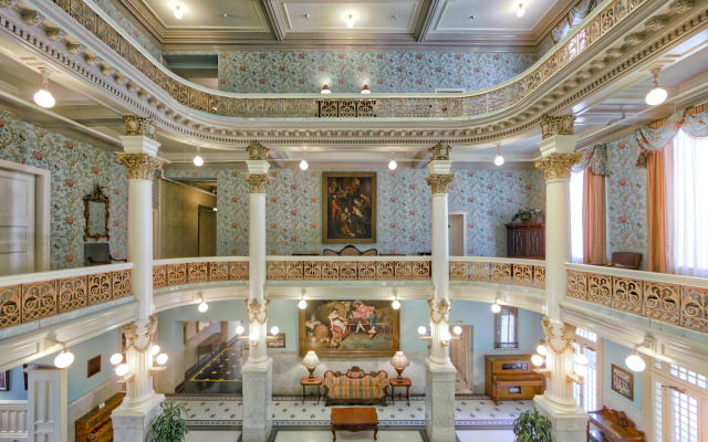 photo 2 of Menger Hotel