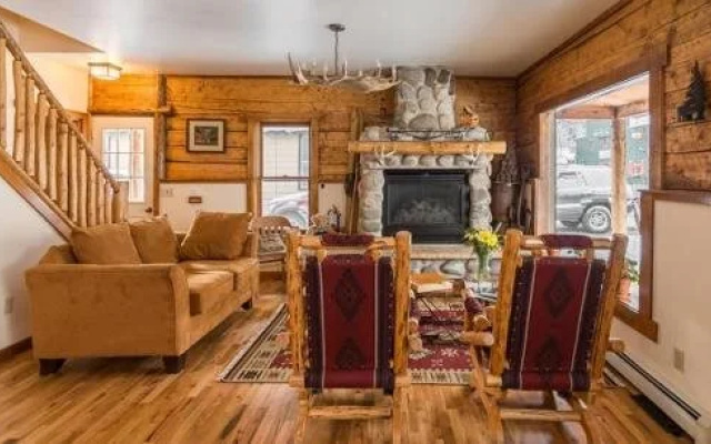 photo 2 of Minturn Inn