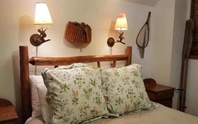 photo 4 of Minturn Inn