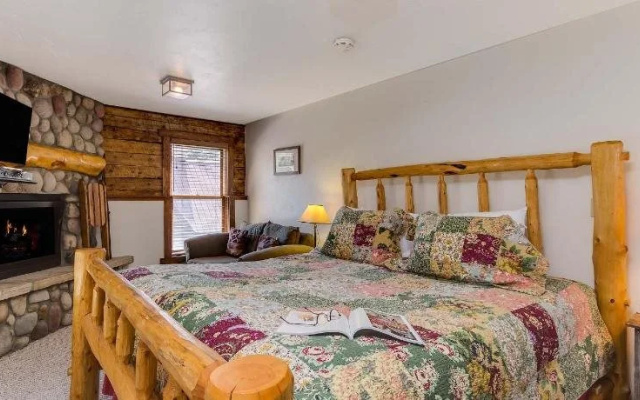photo 5 of Minturn Inn