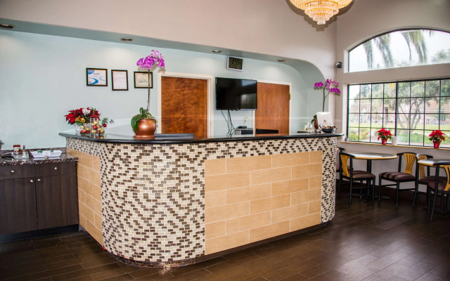 photo 2 of SureStay Plus by Best Western Santa Clara Silicon Valley