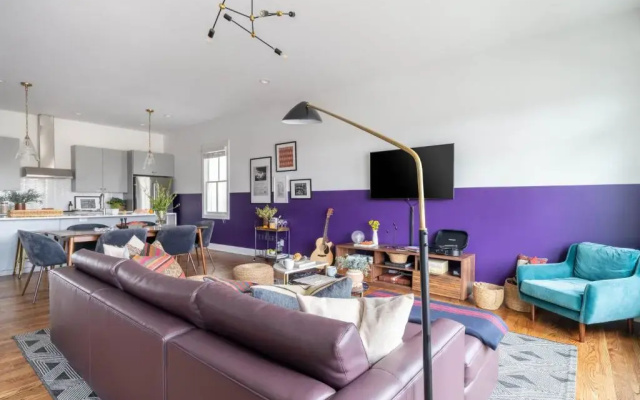 photo 3 of The Monroe by AvantStay – Stylish Group Stay with Easy Access to Attractions