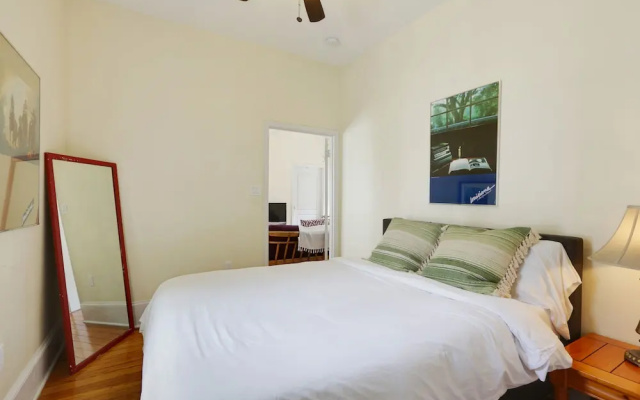 photo 2 of Montgomery Apartments on Magazine Street