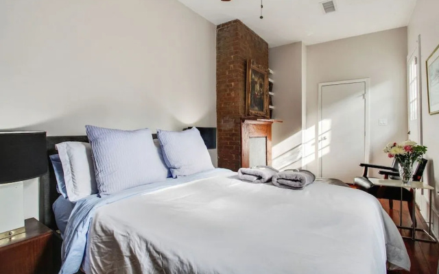 photo 4 of Montgomery Apartments on Magazine Street
