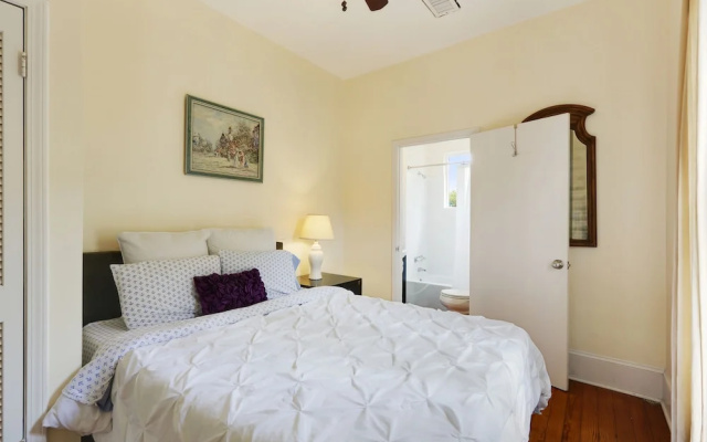 photo 5 of Montgomery Apartments on Magazine Street