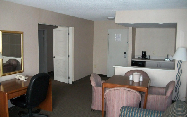 photo 4 of Moraine Inn & Suites