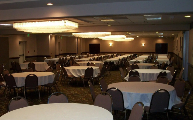 photo 5 of Moraine Inn & Suites
