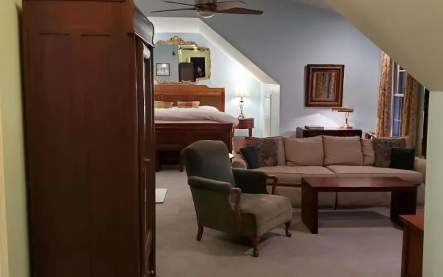 photo 2 of Morehead Inn