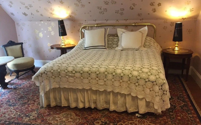 photo 4 of The Munroe Inn