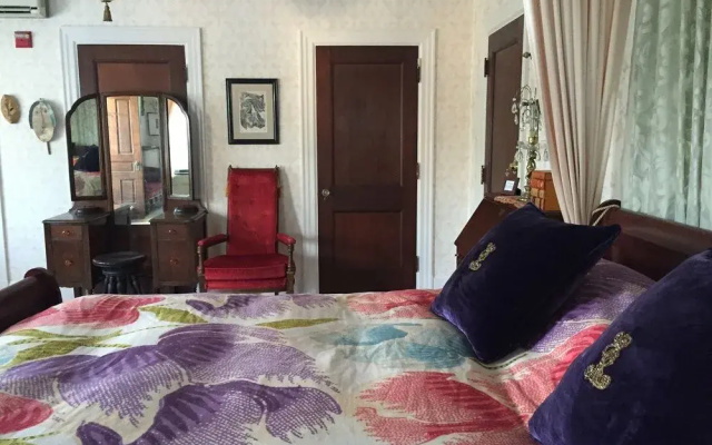 photo 5 of The Munroe Inn