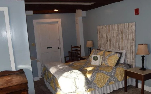 photo 2 of New Hampshire Mountain Inn