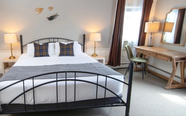 photo 3 of The New London Inn