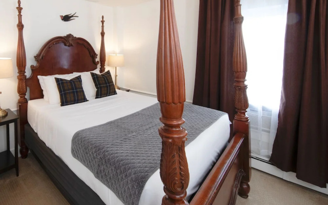 photo 4 of The New London Inn