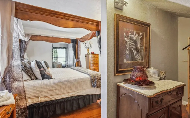 photo 5 of The Old Downtown Historic Grand Prairie House 4 Bedroom Home by RedAwning