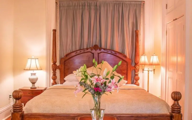 photo 3 of Justine Inn Savannah