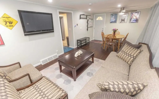 photo 3 of Chic Lake Geneva Apartment in Desirable Location!