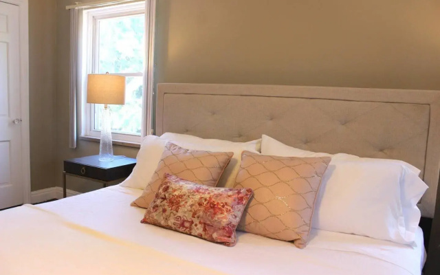 photo 3 of Spacious Luxury Home 5 min to Detroit Golf Club 4 car Free Parking