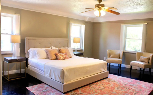 photo 4 of Spacious Luxury Home 5 min to Detroit Golf Club 4 car Free Parking