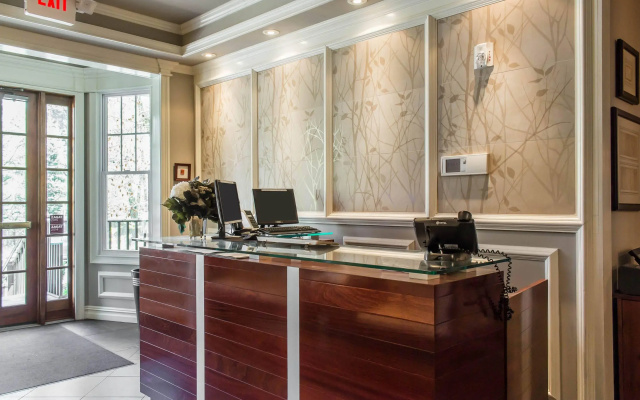 photo 2 of The Peacock Inn, an Ascend Collection Hotel