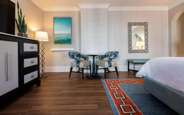 photo 4 of The Pearl Hotel
