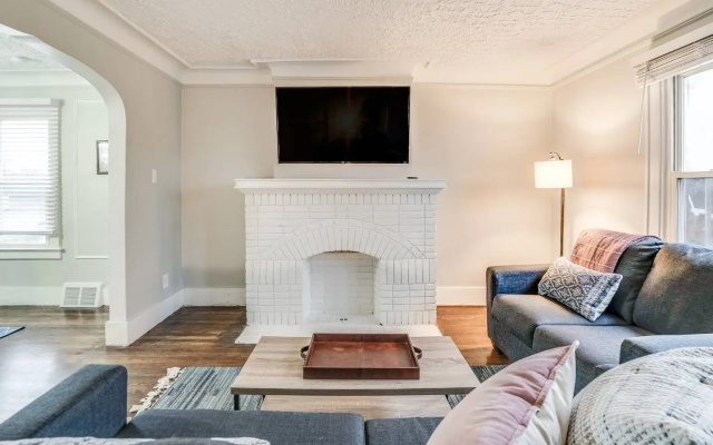 photo 2 of Cozy and comfortable apartment /15 minutes to down town
