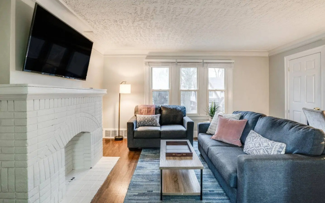 photo 3 of Cozy and comfortable apartment /15 minutes to down town